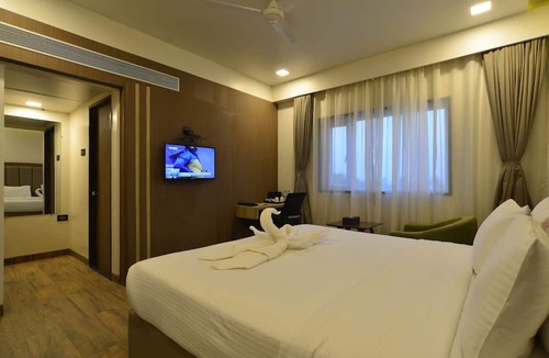 Dhule Hotel | Hotel Jhankar Palace