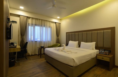 Dhule Hotel | Hotel Jhankar Palace