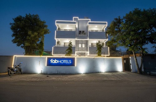 Mundhwa Hotel | FabHotel Red Velvet & Suites