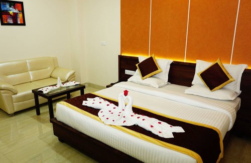 Deoria Hotel | Hotel Golden Laurel Inn