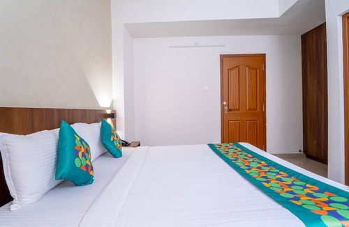 Kochi House | Treebo Petals Suites Marine Drive