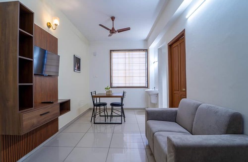 Kochi House | Treebo Petals Suites Marine Drive