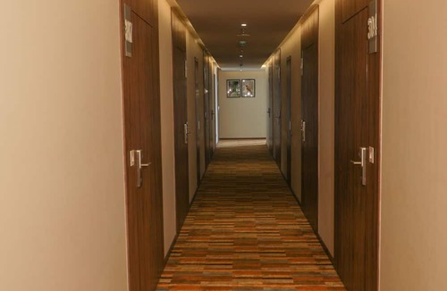 Rabale Hotel | The Monarch