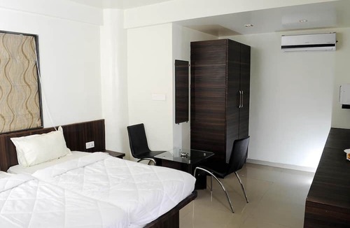 Hadapsar Hotel | Hotel Suresh Inn