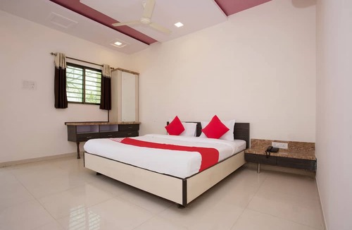 Titwala Hotel | OYO 28363 Hotel Sai Icon Residency