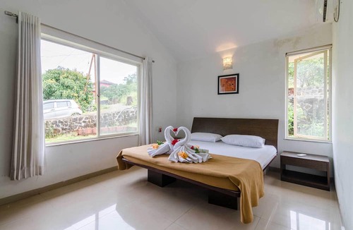 Rajapur Hotel | Cherilyn Monta Resort