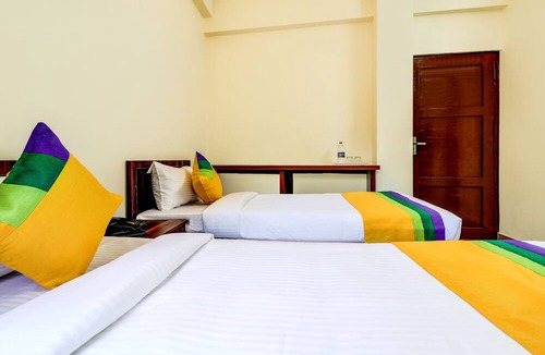 Kaloor Hotel | Itsy Hotels Rain Tulsi Stayz, Palarivattom Junction