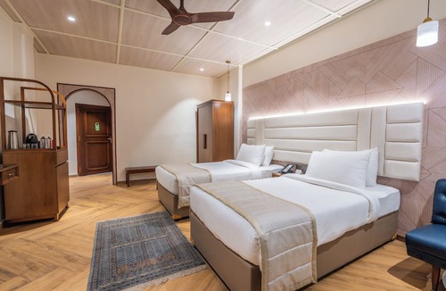 Fort Hotel | Grand Hotel, Mumbai - Ballard Estate, Fort