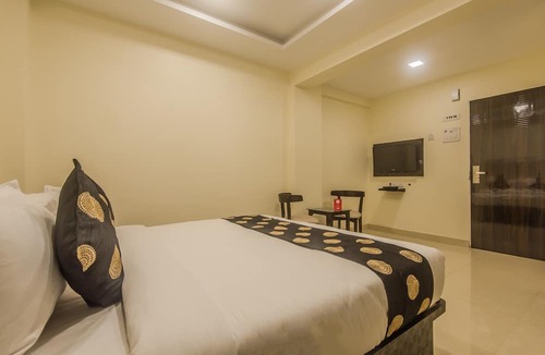 Borivali West Hotel | OYO 10005 Borivali