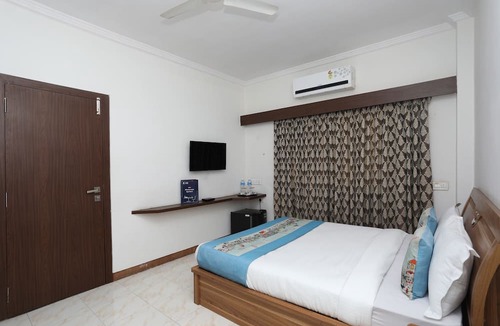 Nashik Hotel | OYO 10671 Hotel Sai Prem