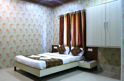 Trimbak Hotel | Hotel Midtown Inn