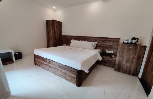 Navi Mumbai Hotel | Pushp Vatika Resort & Lawns