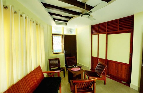 Kuppaayil Hotel | Hotel Brahmaputhra