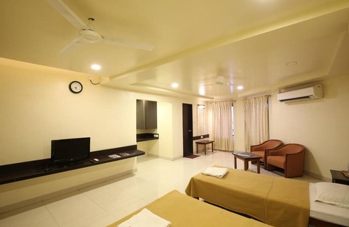 Kolhapur Hotel | Hotel Kohinoor Square