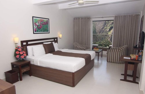 Kannan Devan Hills Hotel | Abad Copper Castle
