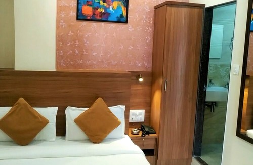 Andheri Hotel | Hotel Aiston Inn