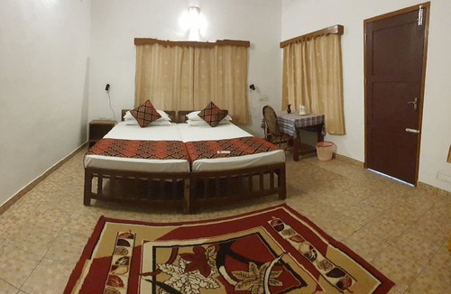 Puthenthope Hotel | Wild Palms on Sea