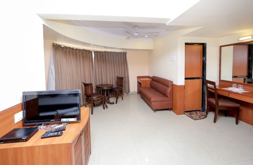Malad East Hotel | Hotel Lucky Near Nesco