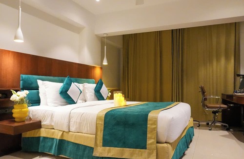 Chembur East Hotel | Club Emerald