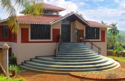 Niravade Hotel | Konkan Crown Resort & Club Sawantwadi