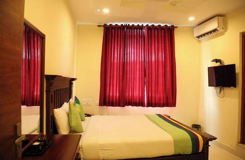 Kaloor Hotel | Hotel Fort Malabar Near Ernakulam Town (North) Railway Station