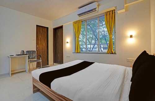 Aundh House | Classic With Balcony I- Siri Lodge