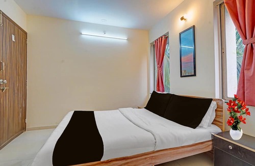 Aundh House | Classic With Balcony I- Siri Lodge