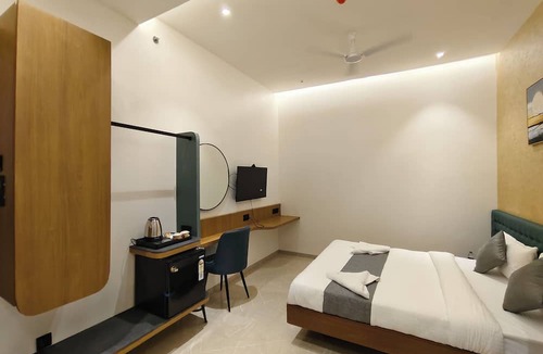 Dhule Hotel | Hotel Raas Vrindavan