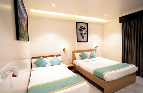 Chakan Hotel | Everest Inn Chakan