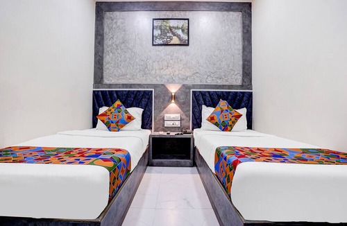 Bandra West Hotel | Fabhotel Nm