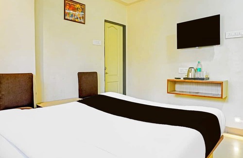 Clover Park House | Classic With Twin Bed , Pune Nagar