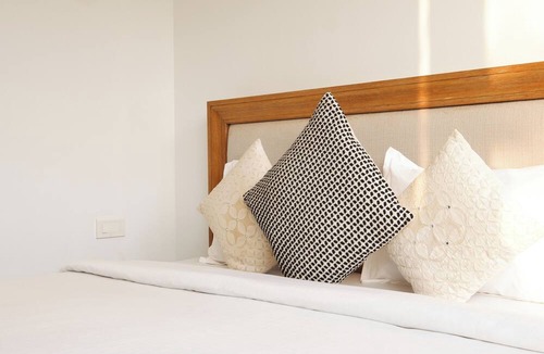 Nerul Villa | Sun Contemporary by Dia Homes