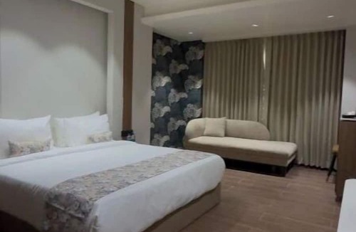 Pohra Hotel | Hariganga S The Lake Attitude
