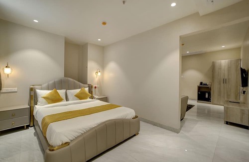 Hadapsar Hotel | StayBird Capital- Business Hotel
