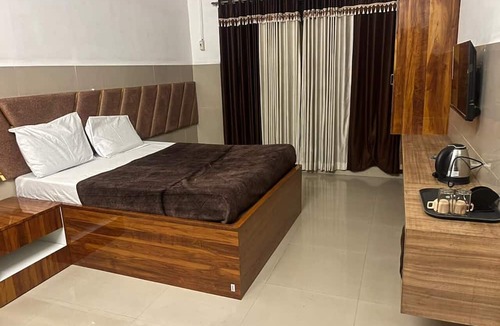 Jalgaon Hotel | HOTEL CRAZY HOME AND RESORT