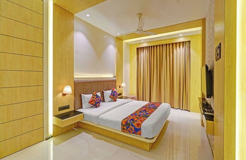 Bandra West Hotel | Fabhotel Kv