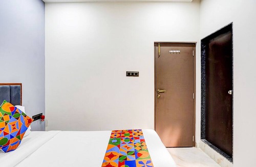 Goregaon West Hotel | Fabhotel Jk