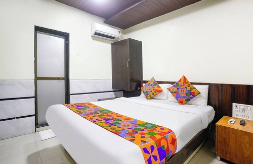 Dharavi Hotel | Fabhotel Sion Residency
