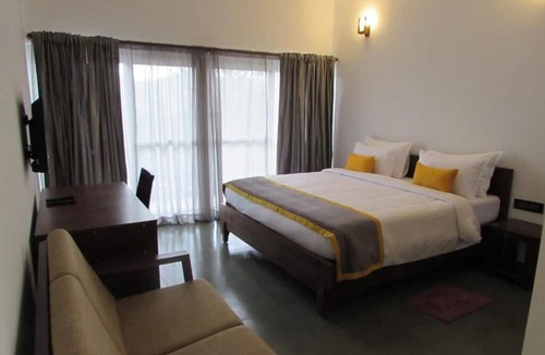 Elappara Hotel | Falcon Crest Resort