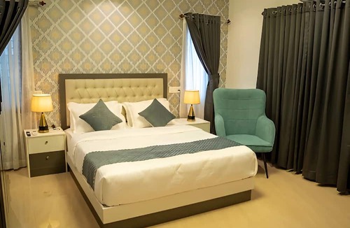 Thrippunithura Hotel | FA GARDENS