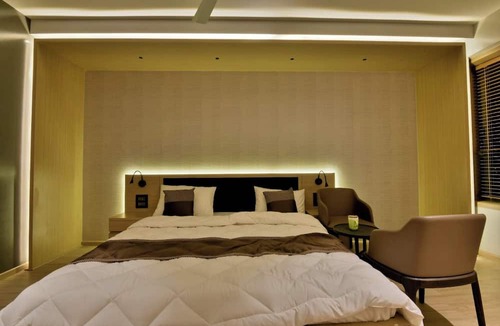Surat Hotel | Kratos Club
