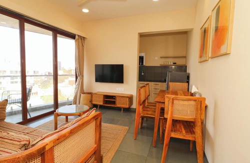 Undri Hotel | Hotel Tattva Suites NIBM, next to Corinthians Club