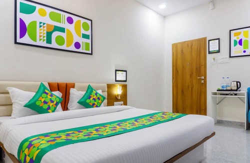 Rajgurunagar Hotel | Treebo Aura Inn Regency