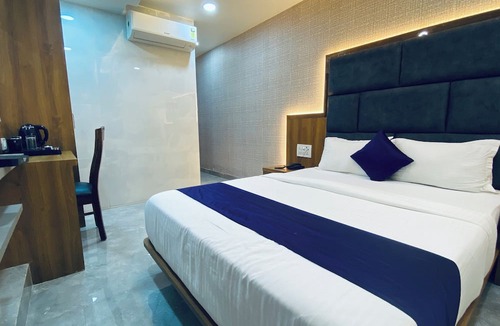 Dharavi Hotel | Hotel BKC Gold View
