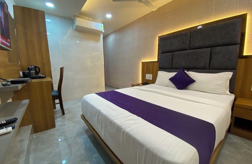 Dharavi Hotel | Hotel BKC Gold View