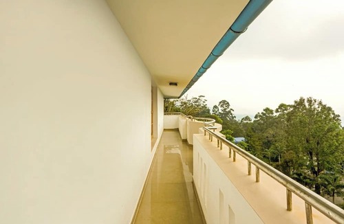 Chinnakanal Hotel | Le Selena Munnar