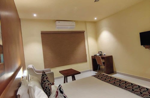 Irinjalakuda Hotel | Ambal Regency