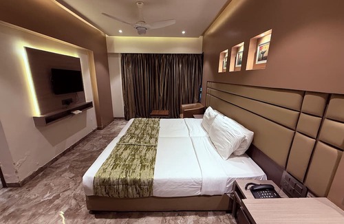 Kopar Khairane Hotel | Hotel Varishtta