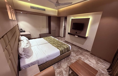 Kopar Khairane Hotel | Hotel Varishtta