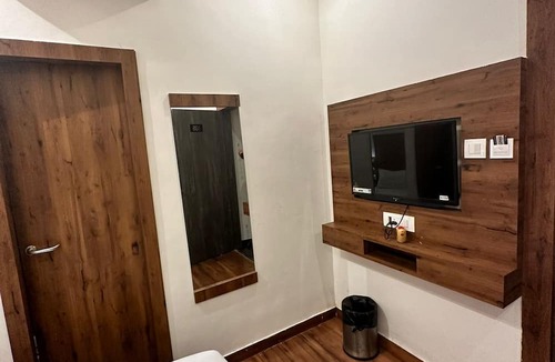 Kurla West Hotel | HOTEL ROYAL PALACE
